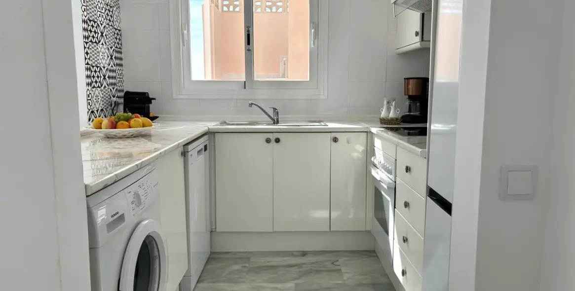 Продажа двухуровневого пентхауса в Estepona 20