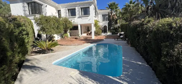 Sale of detached villa in El Padron 0