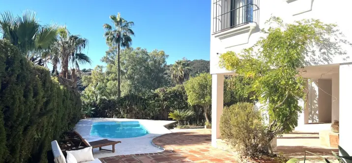 Sale of detached villa in El Padron 1