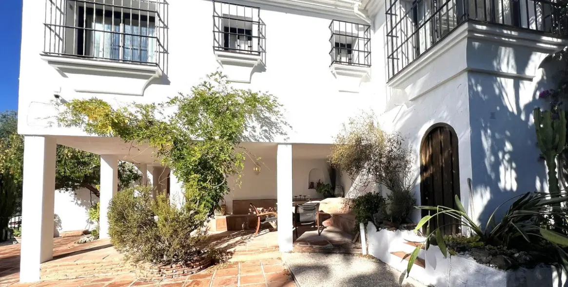 Продажа  отдельно стоящей виллы в El Padron 3