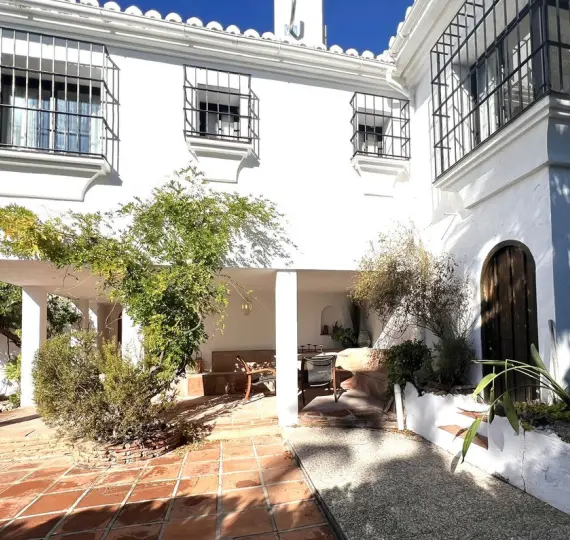 Sale of detached villa in El Padron