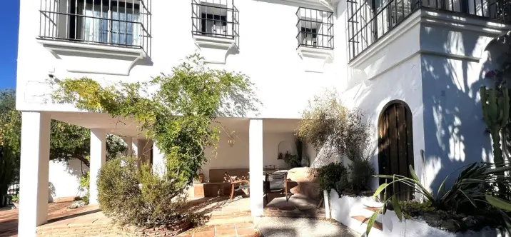 Sale of detached villa in El Padron 2