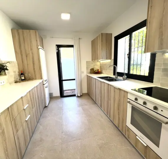 Sale of detached villa in El Padron