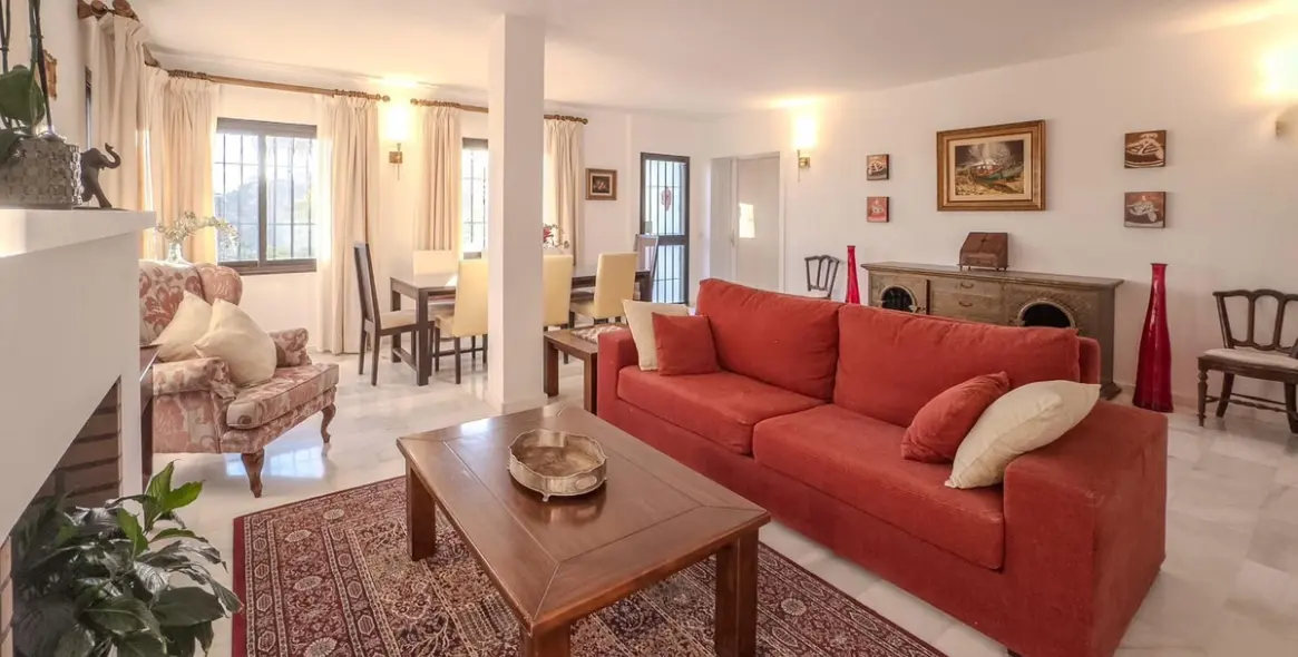 Продажа  отдельно стоящей виллы в El Padron 11