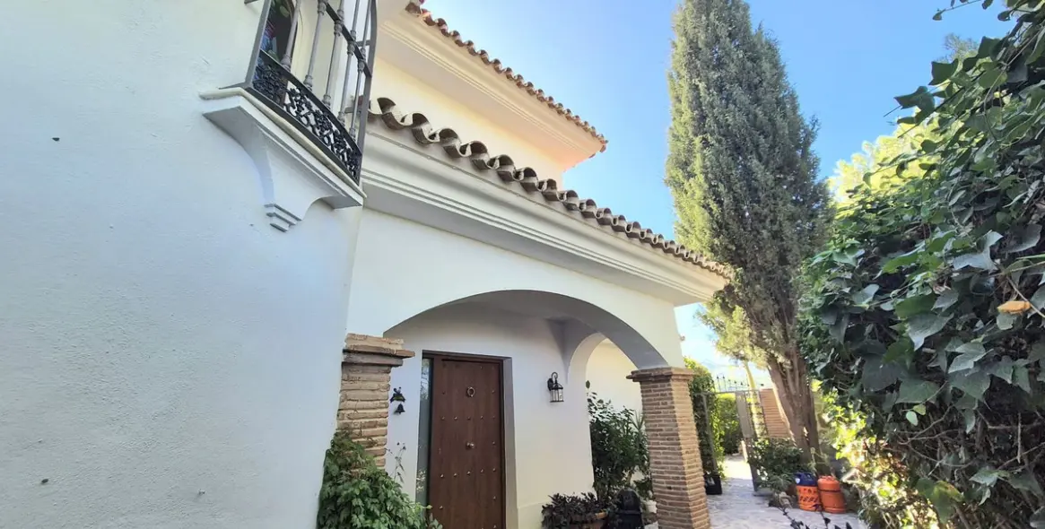 Sale of detached villa in Coín 1