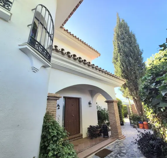 Sale of detached villa in Coín