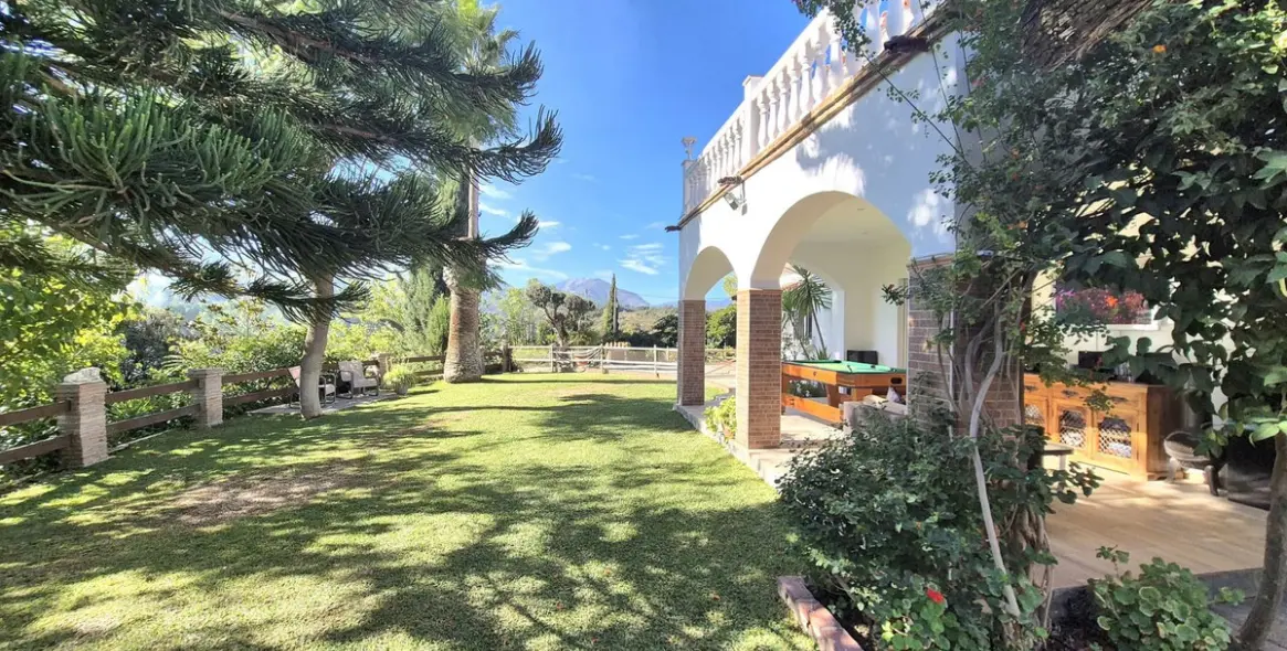 Sale of detached villa in Coín 2