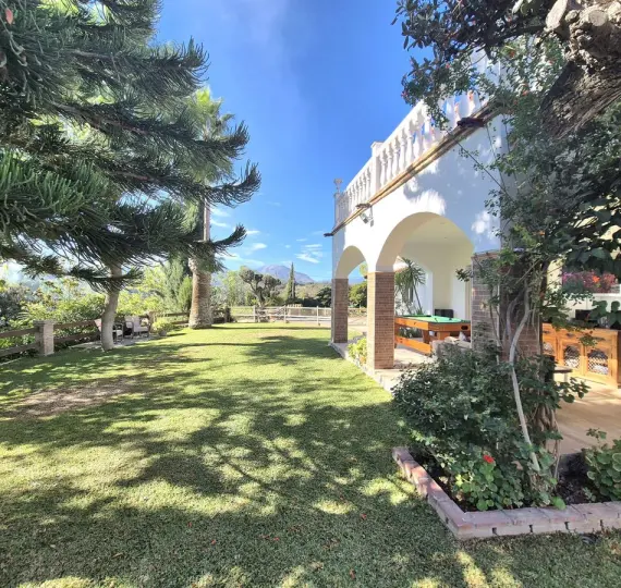 Sale of detached villa in Coín