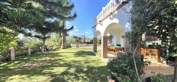 Sale of detached villa in Coín 1