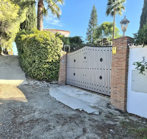 Sale of detached villa in Coín