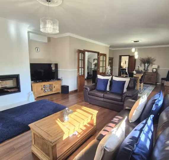 Sale of detached villa in Coín