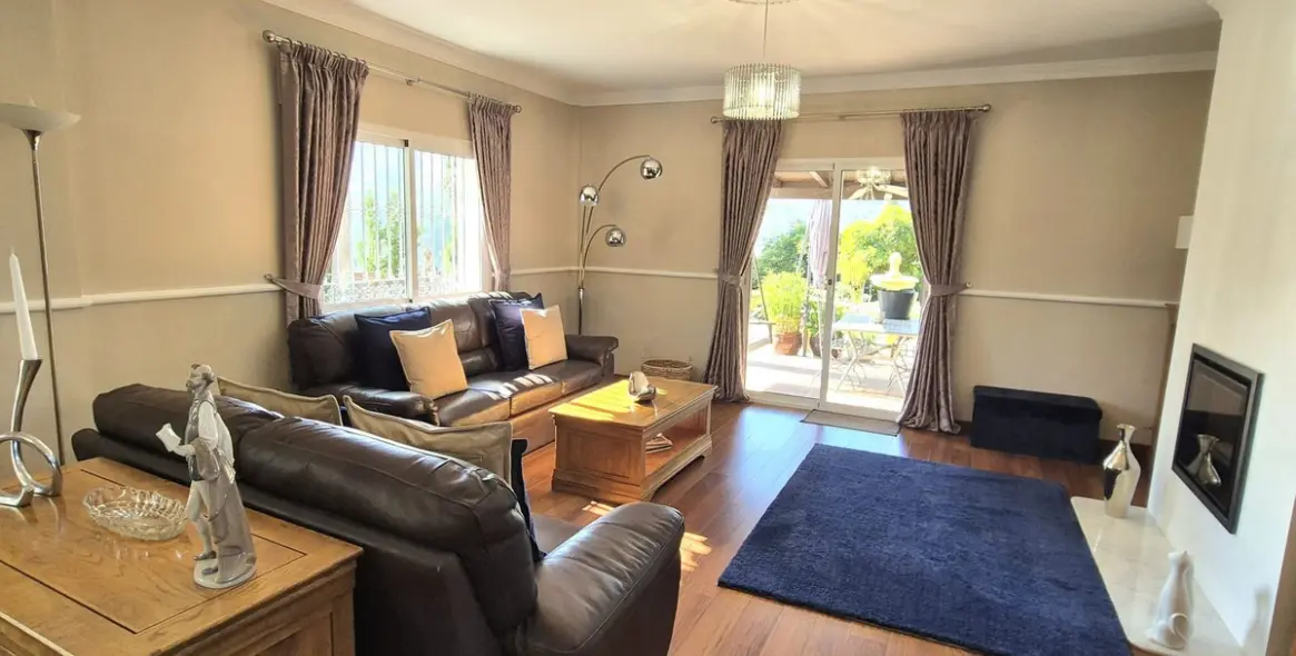 Sale of detached villa in Coín 7