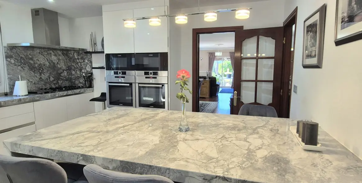 Sale of detached villa in Coín 14