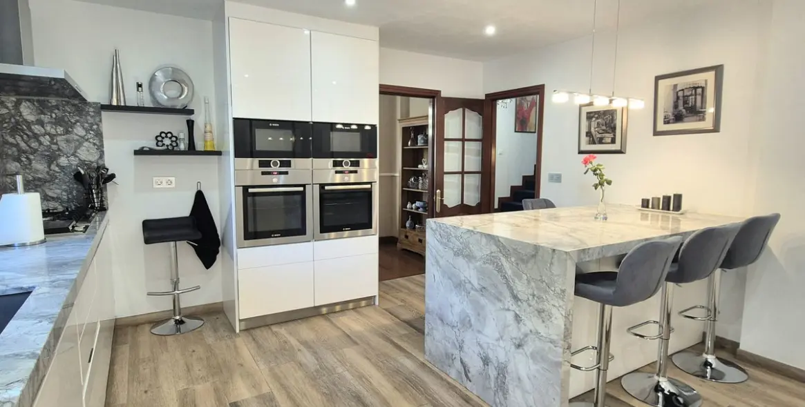 Sale of detached villa in Coín 16