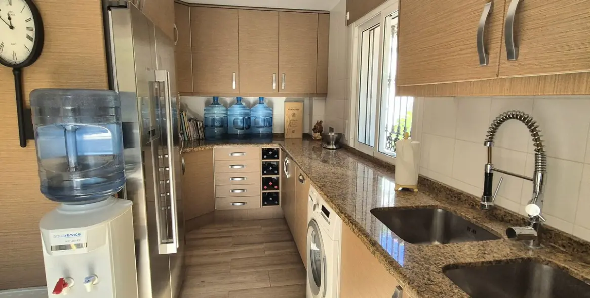 Sale of detached villa in Coín 17