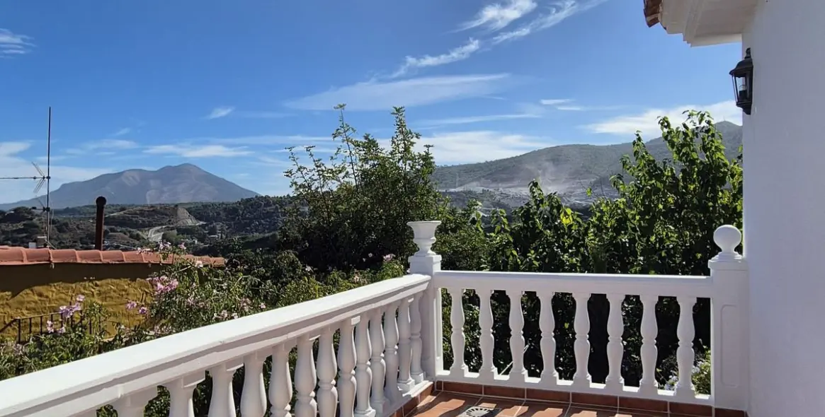 Sale of detached villa in Coín 30