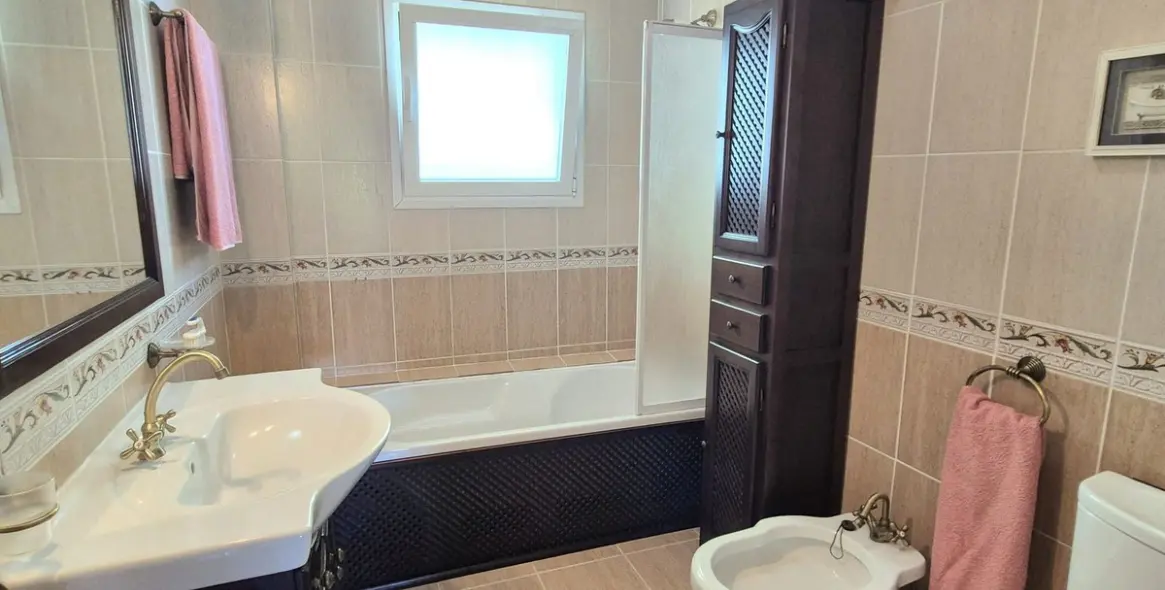 Sale of detached villa in Coín 32