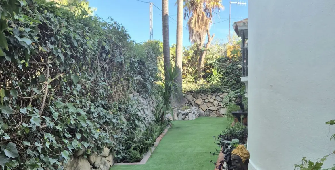 Sale of detached villa in Coín 42