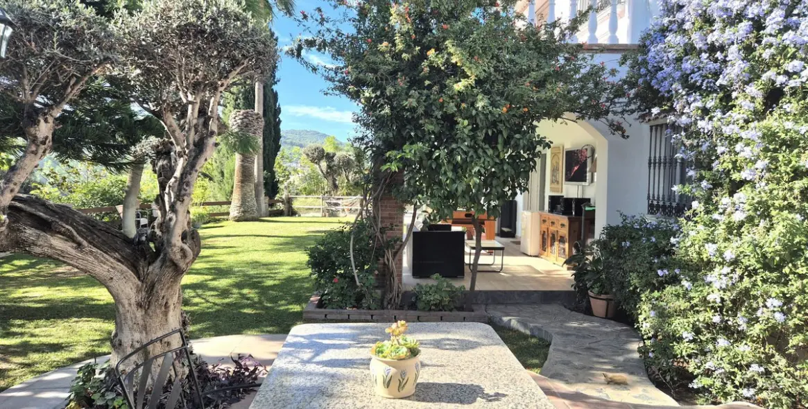 Sale of detached villa in Coín 45