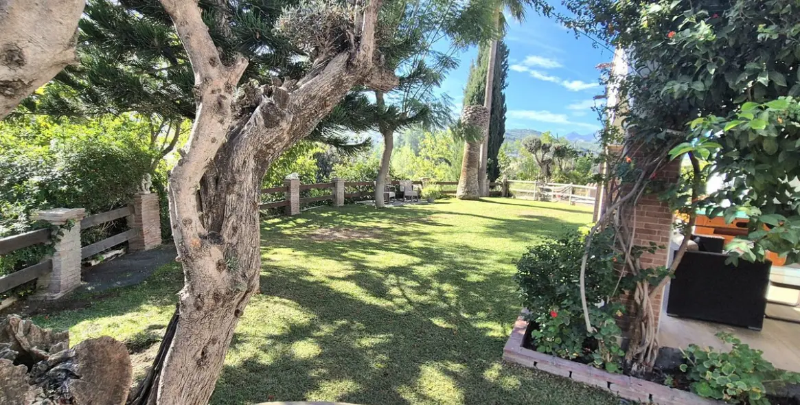 Sale of detached villa in Coín 46