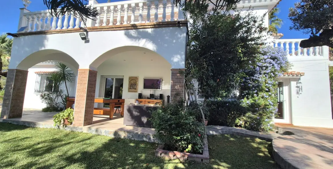 Sale of detached villa in Coín 47