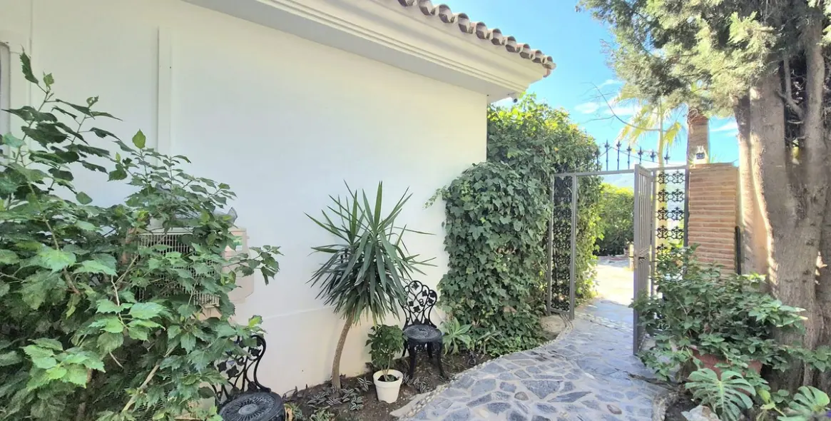 Sale of detached villa in Coín 52