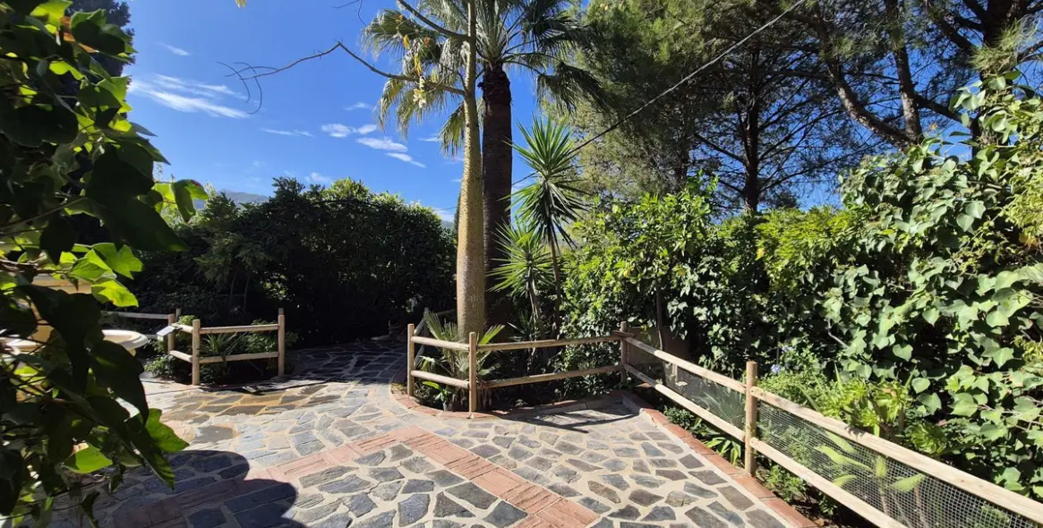 Sale of detached villa in Coín 53