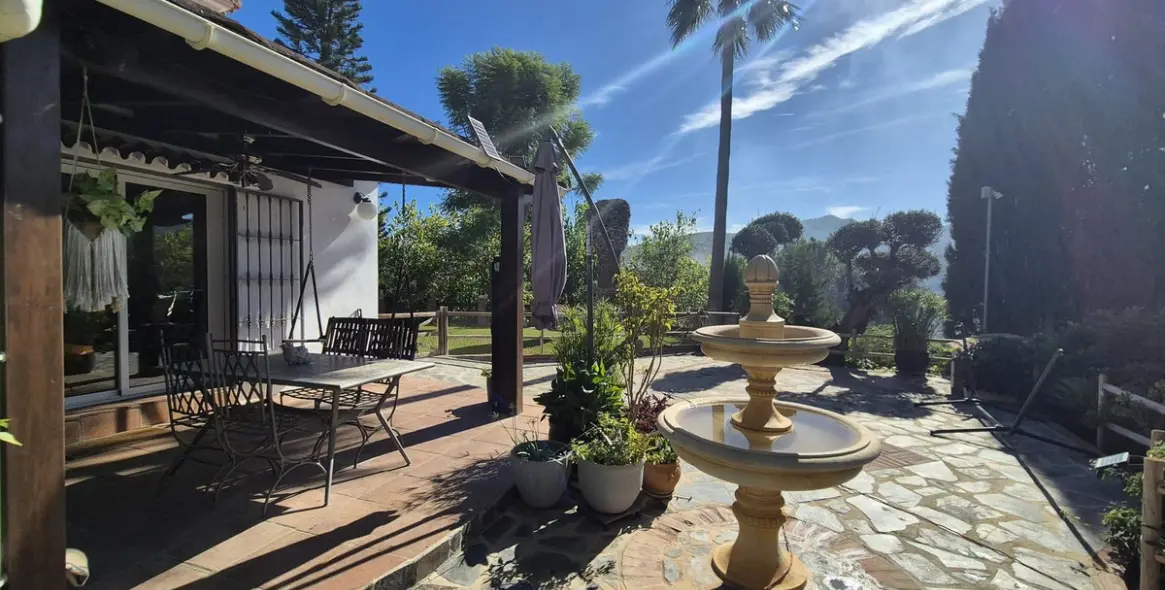 Sale of detached villa in Coín 54