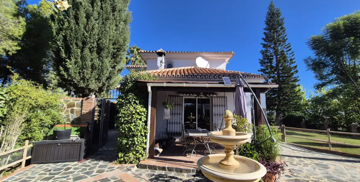 Sale of detached villa in Coín 56