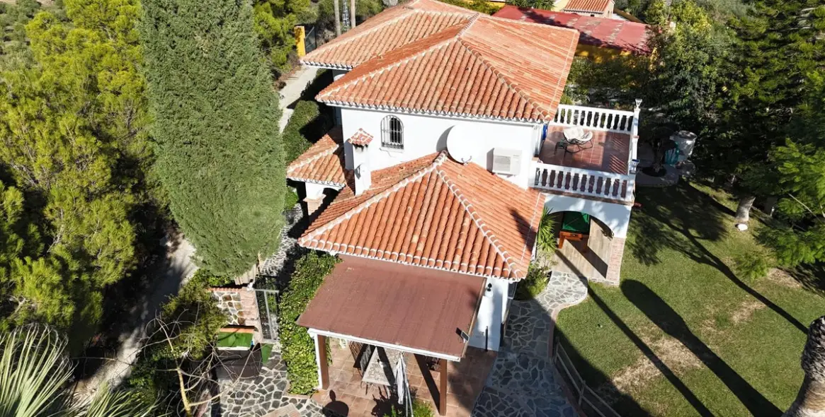 Sale of detached villa in Coín 63