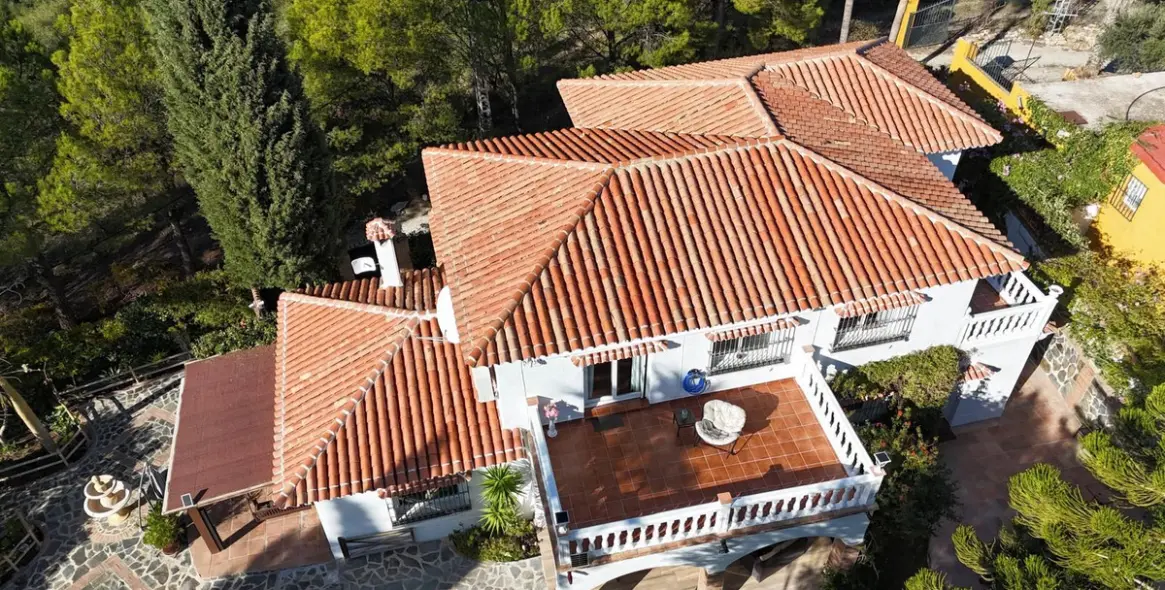 Sale of detached villa in Coín 64