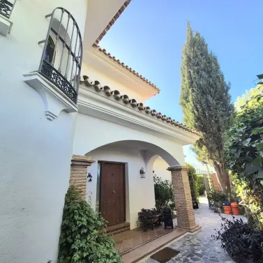 Sale of detached villa in Coín