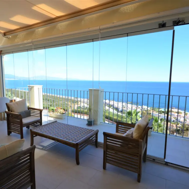 Sale of penthouse in La Duquesa