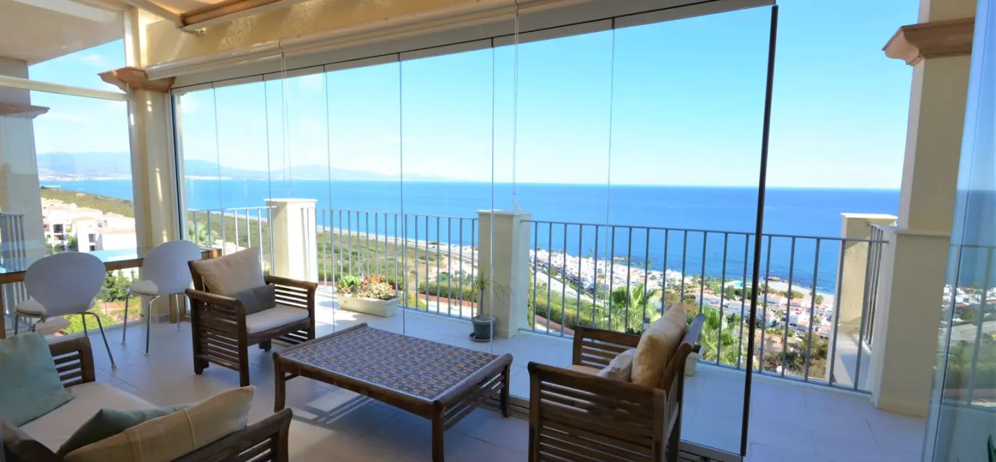 Sale of penthouse in La Duquesa 0