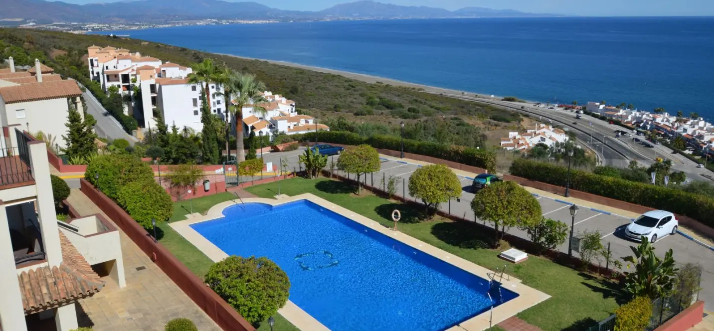 Sale of penthouse in La Duquesa 1