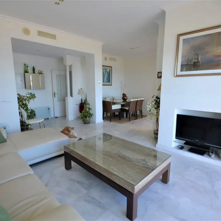 Sale of penthouse in La Duquesa