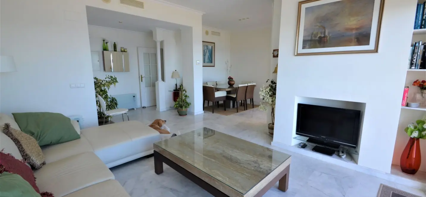 Sale of penthouse in La Duquesa 3