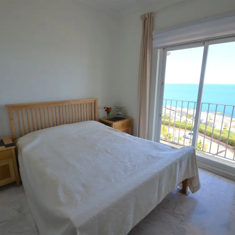 Sale of penthouse in La Duquesa