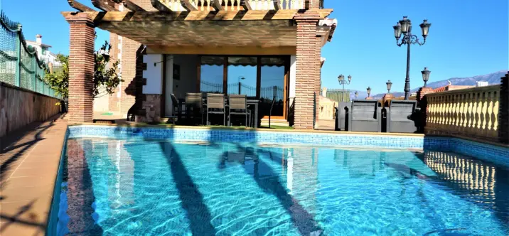 Sale of detached villa in Torre del Mar 0