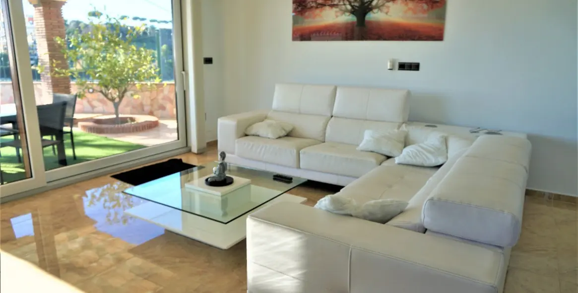 Sale of detached villa in Torre del Mar 2