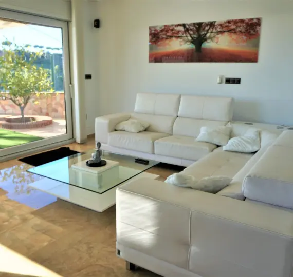 Sale of detached villa in Torre del Mar