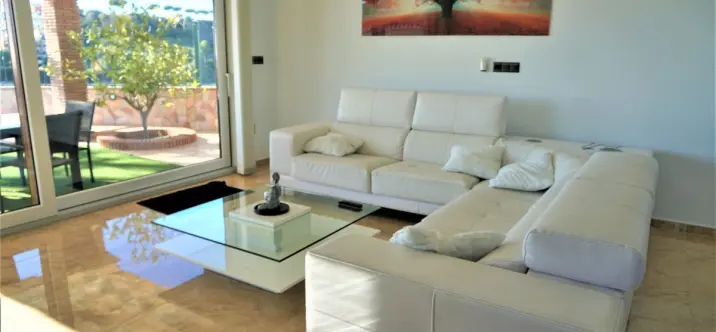 Sale of detached villa in Torre del Mar 1