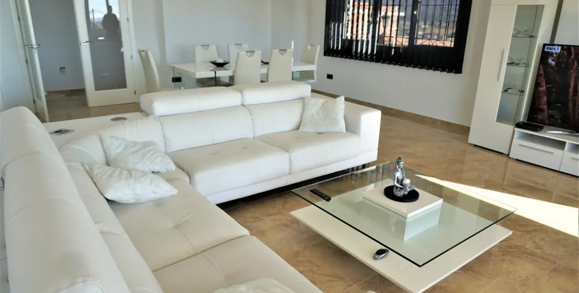 Sale of detached villa in Torre del Mar 3