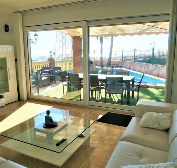 Sale of detached villa in Torre del Mar
