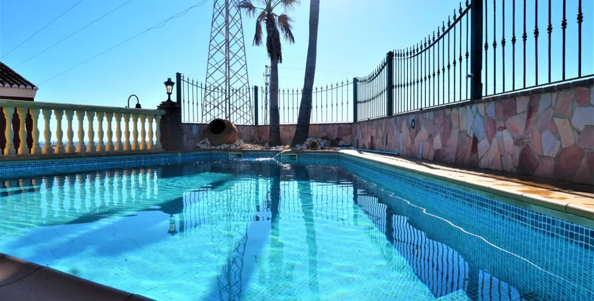 Sale of detached villa in Torre del Mar 10