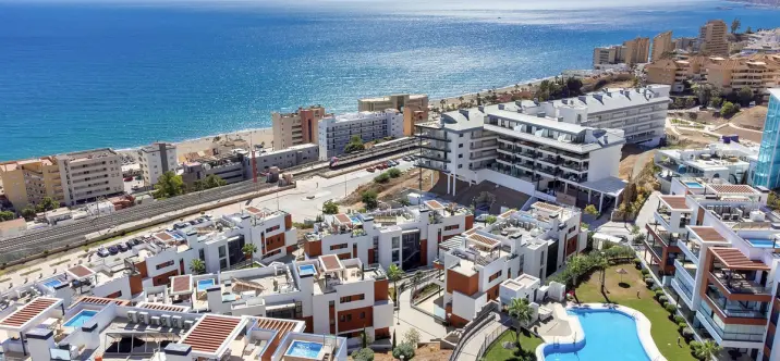Venta de apartamento en planta media en Fuengirola 1