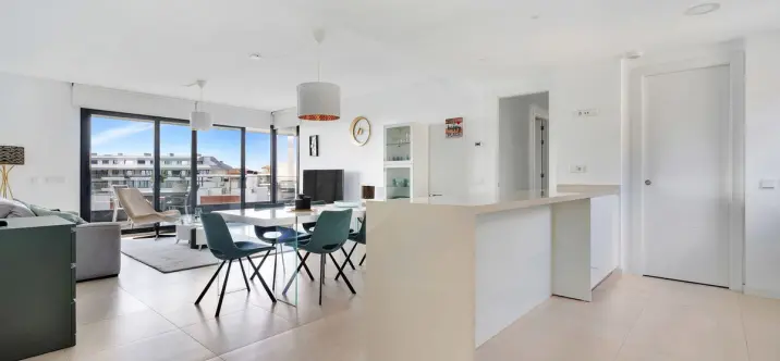 Venta de apartamento en planta media en Fuengirola 2