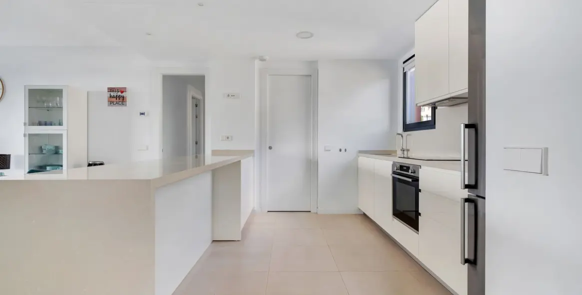 Sale of middle floor apartment in Fuengirola 7