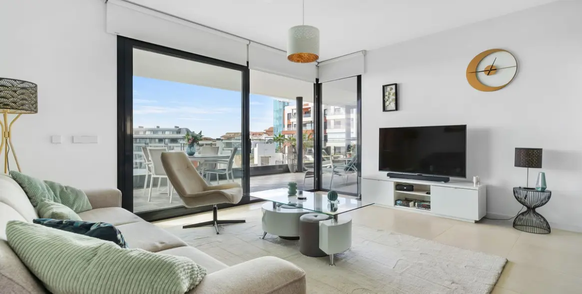 Sale of middle floor apartment in Fuengirola 10