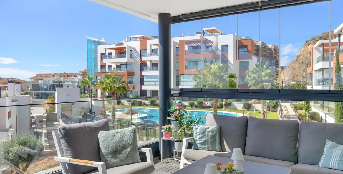 Sale of middle floor apartment in Fuengirola 14